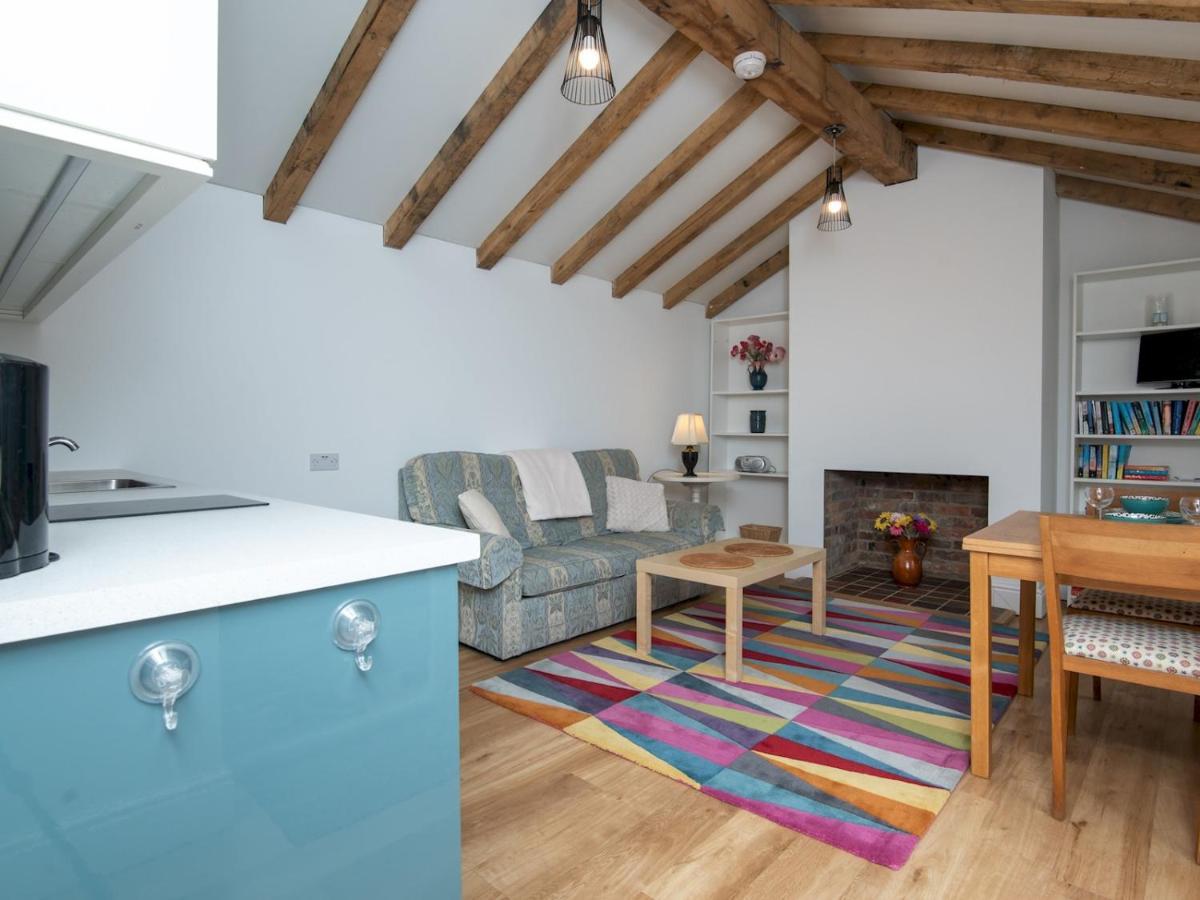 Pass The Keys Charming Garden Cottage With Parking 巴斯 外观 照片
