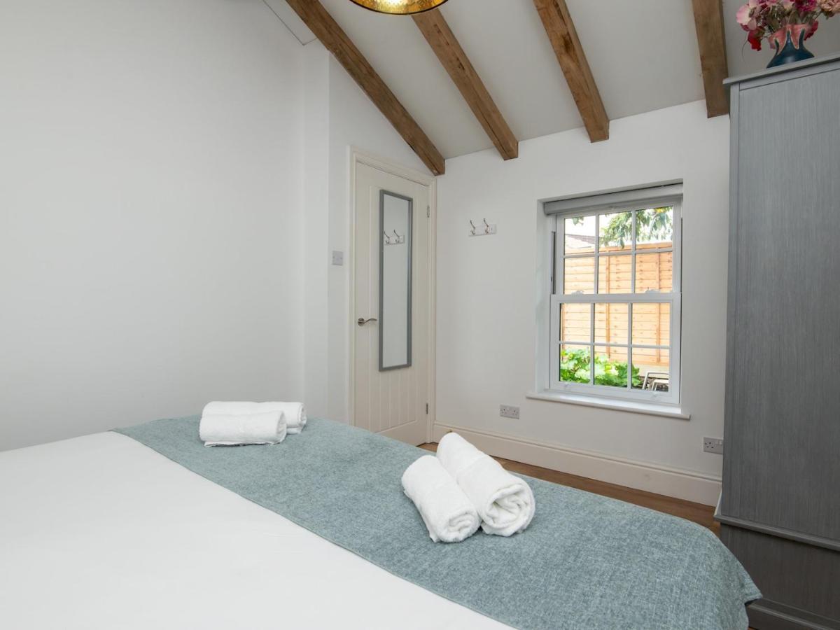 Pass The Keys Charming Garden Cottage With Parking 巴斯 外观 照片