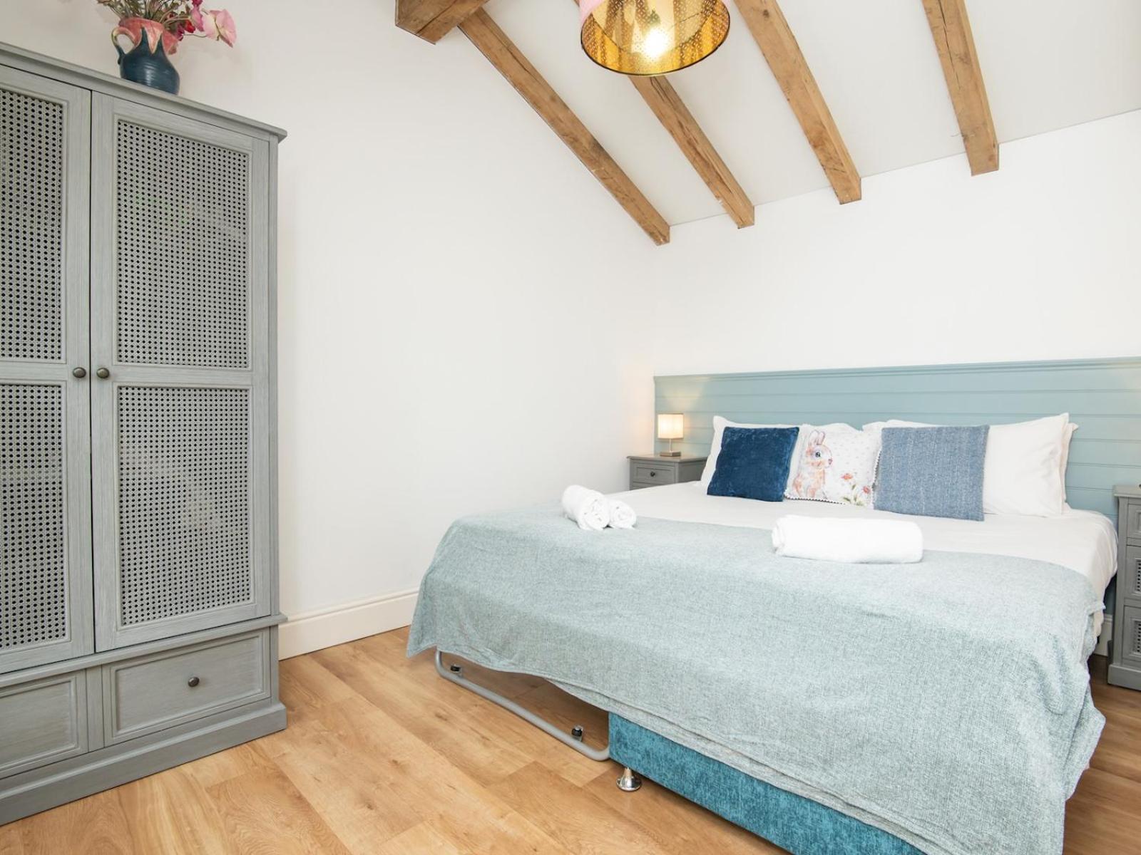 Pass The Keys Charming Garden Cottage With Parking 巴斯 外观 照片